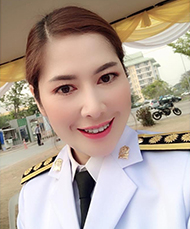 นางเพชรรัตน์ จามรนาค